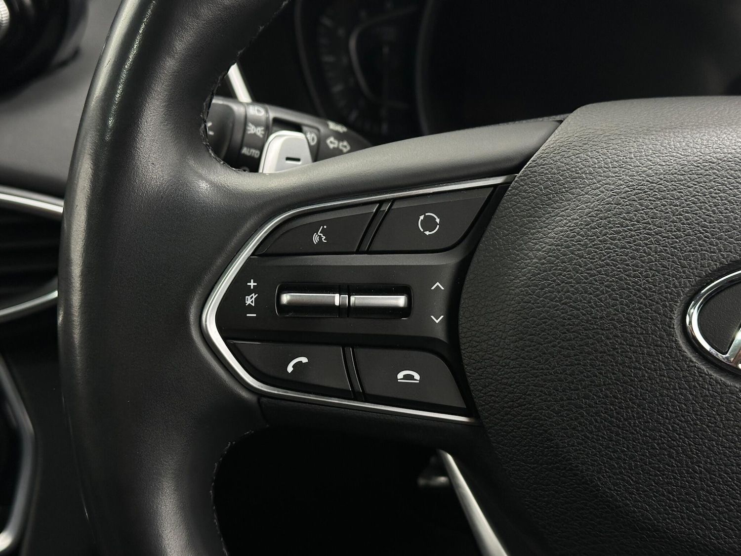 Used Hyundai Santa Fe 2018 for sale - 77598068: Photo 15