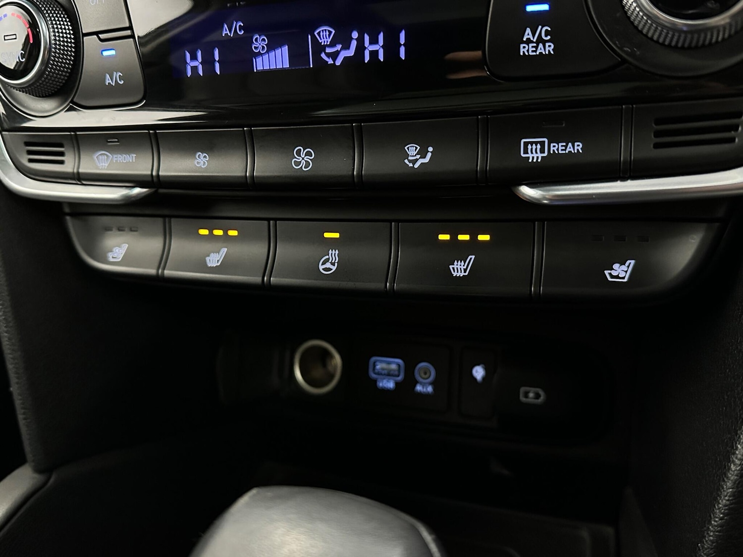 Used Hyundai Santa Fe 2018 for sale - 77598068: Photo 22