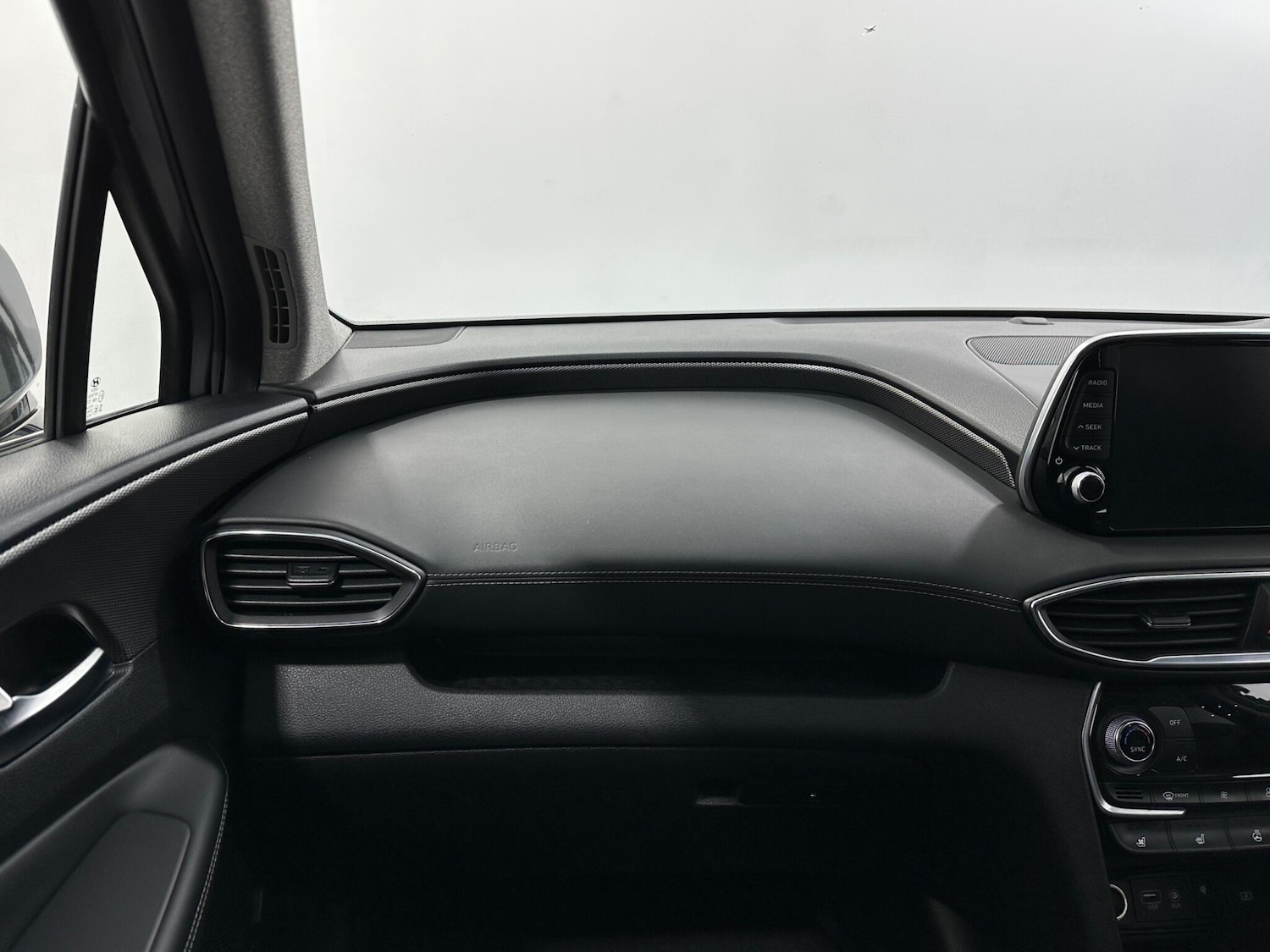 Used Hyundai Santa Fe 2018 for sale - 77598068: Photo 31