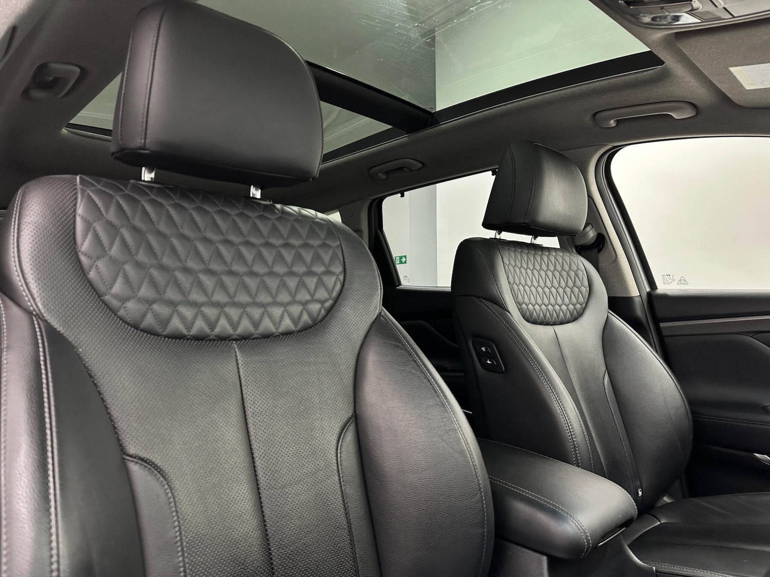 Used Hyundai Santa Fe 2018 for sale - 77598068: Photo 35