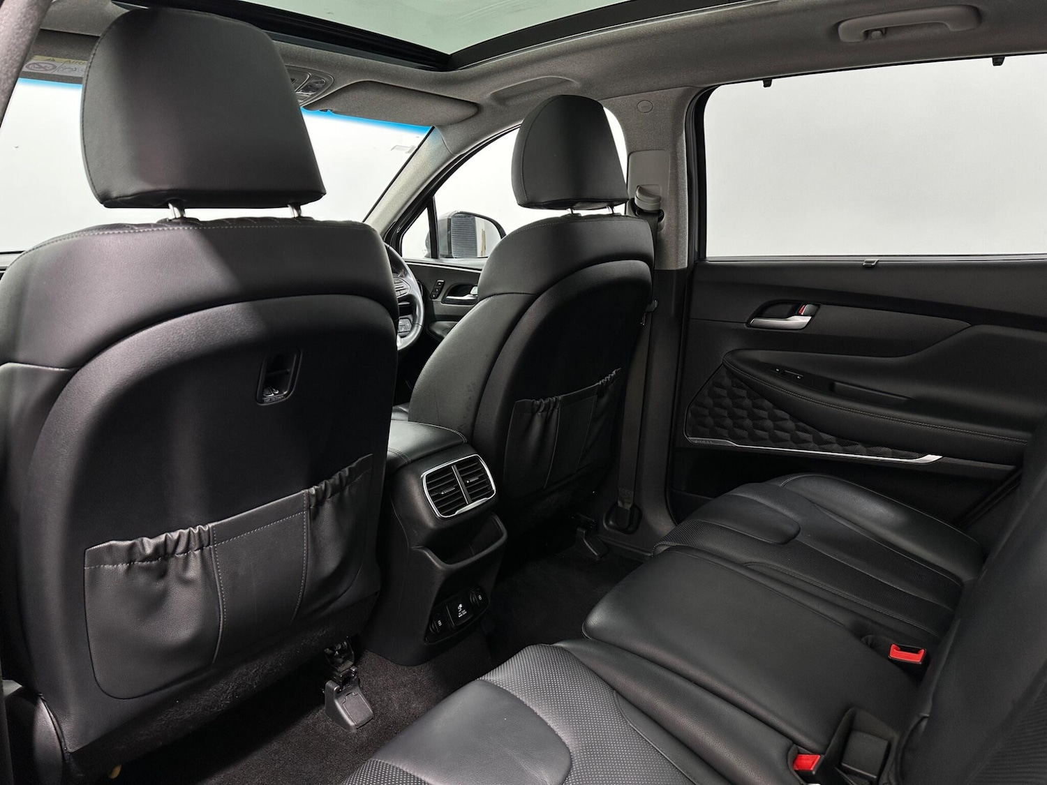 Used Hyundai Santa Fe 2018 for sale - 77598068: Photo 40