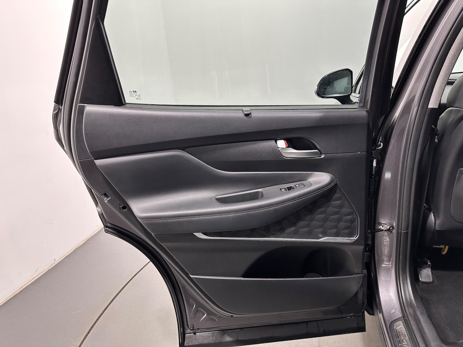 Used Hyundai Santa Fe 2018 for sale - 77598068: Photo 42