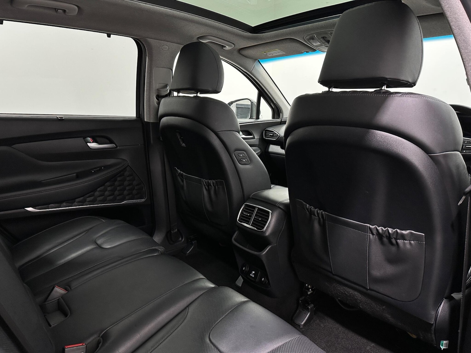 Used Hyundai Santa Fe 2018 for sale - 77598068: Photo 43