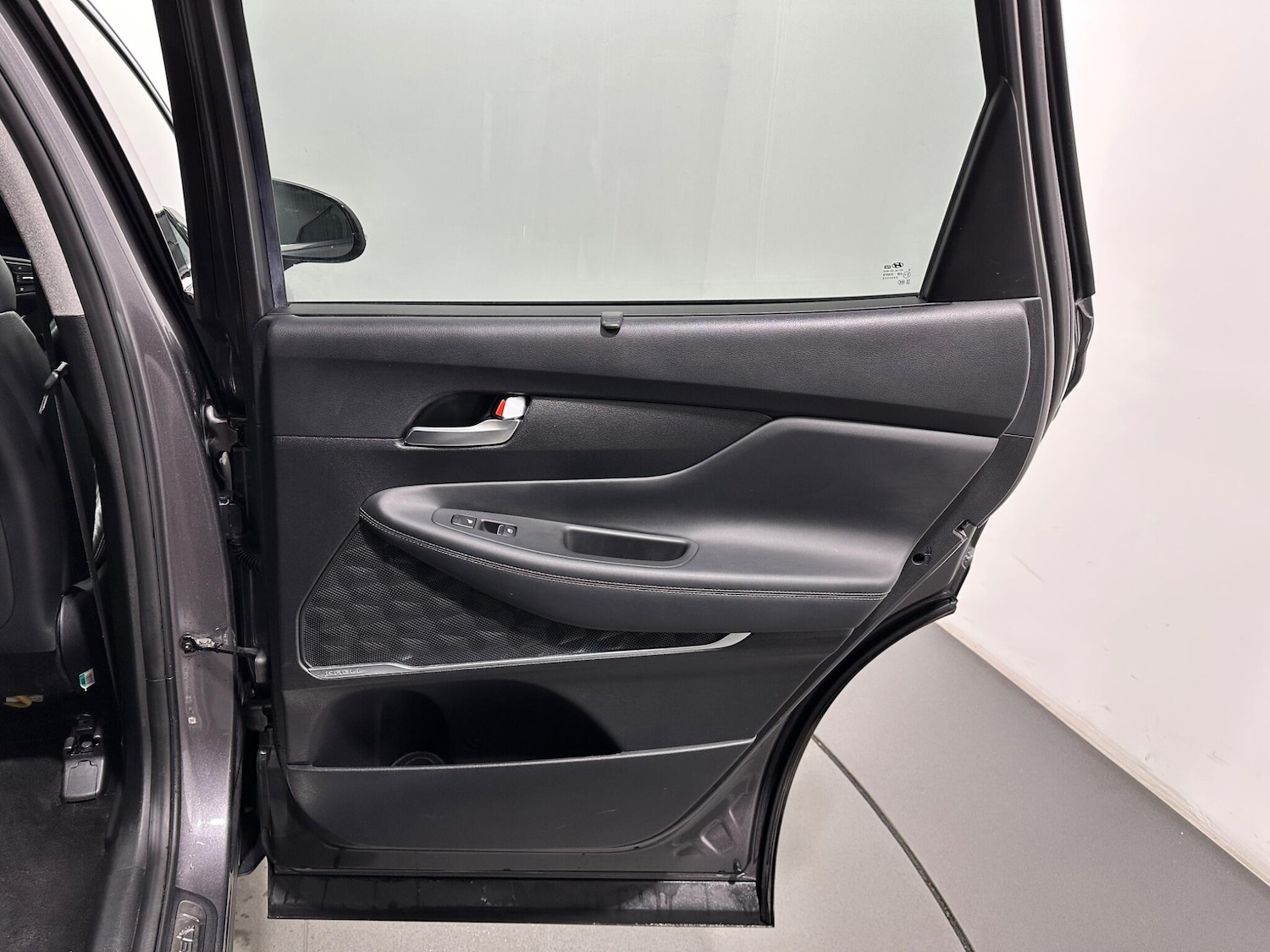 Used Hyundai Santa Fe 2018 for sale - 77598068: Photo 44