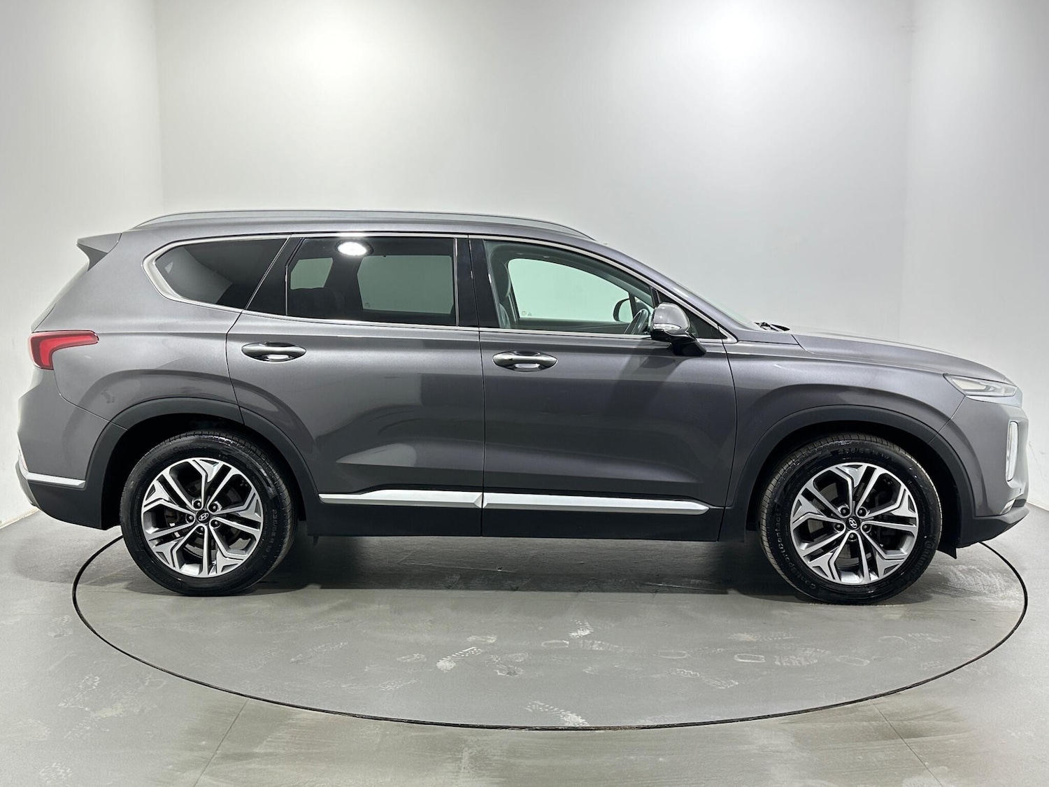 Used Hyundai Santa Fe 2018 for sale - 77598068: Photo 9