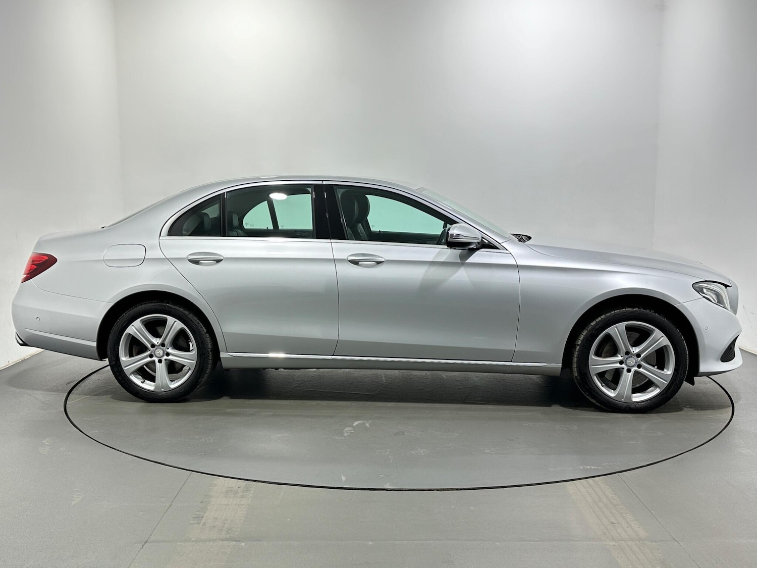 Used Mercedes-Benz E Class 2017 for sale - 77737933: Photo 9