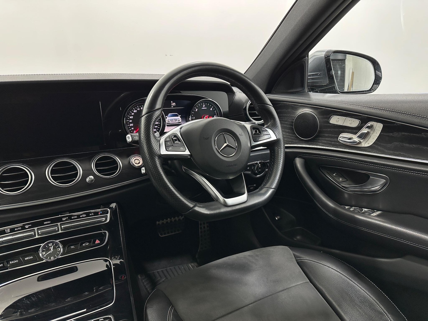 Used Mercedes-Benz E Class 2018 for sale - 77314810: Photo 11