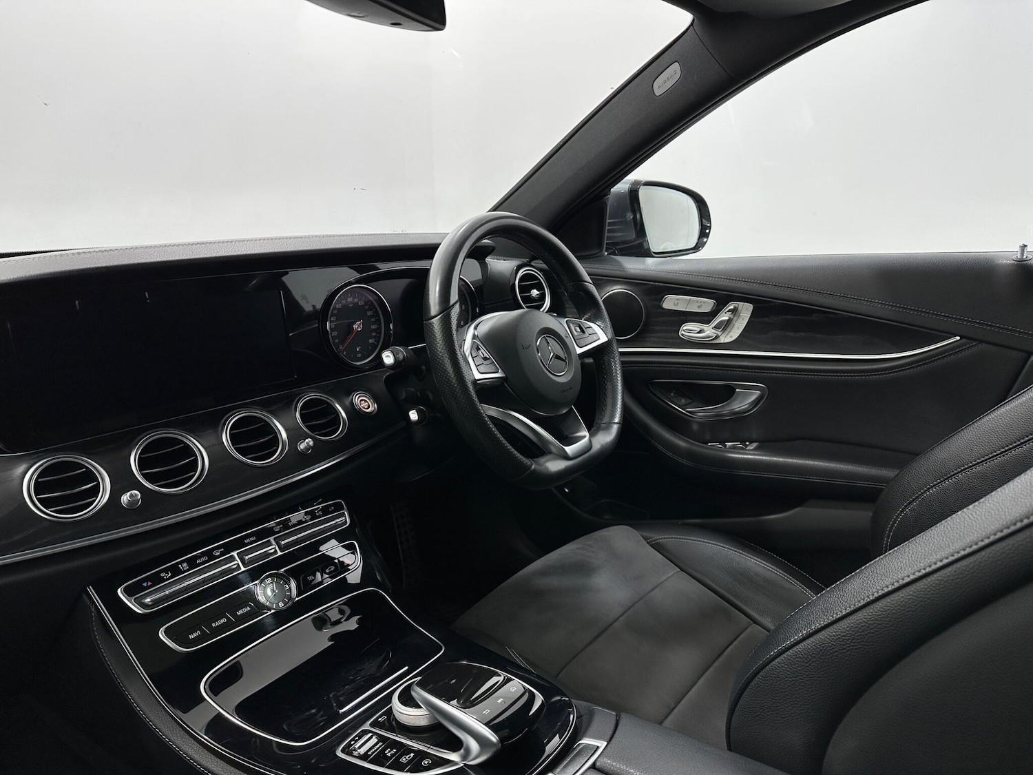 Used Mercedes-Benz E Class 2018 for sale - 77314810: Photo 31