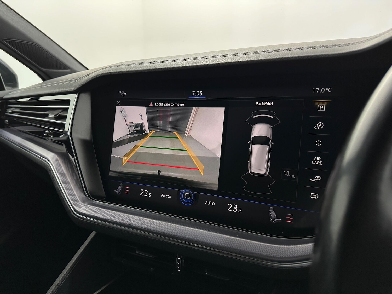 Used Volkswagen Touareg 2018 for sale - 76878507: Photo 22