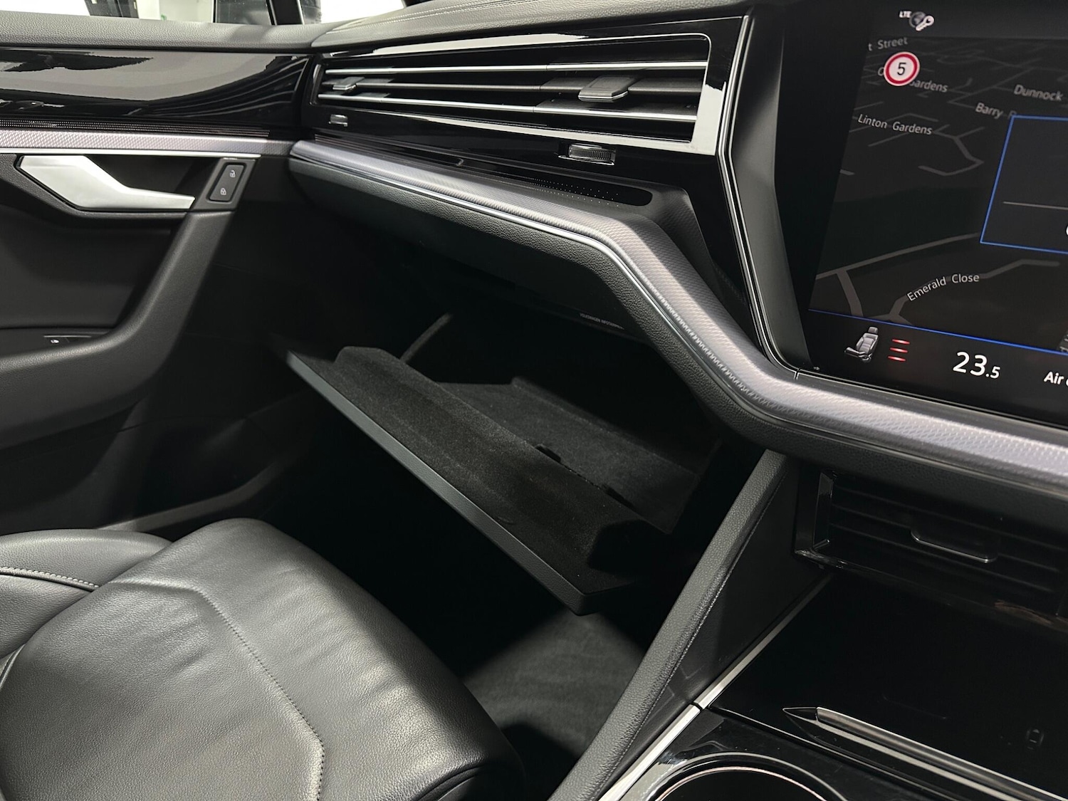 Used Volkswagen Touareg 2018 for sale - 76878507: Photo 28