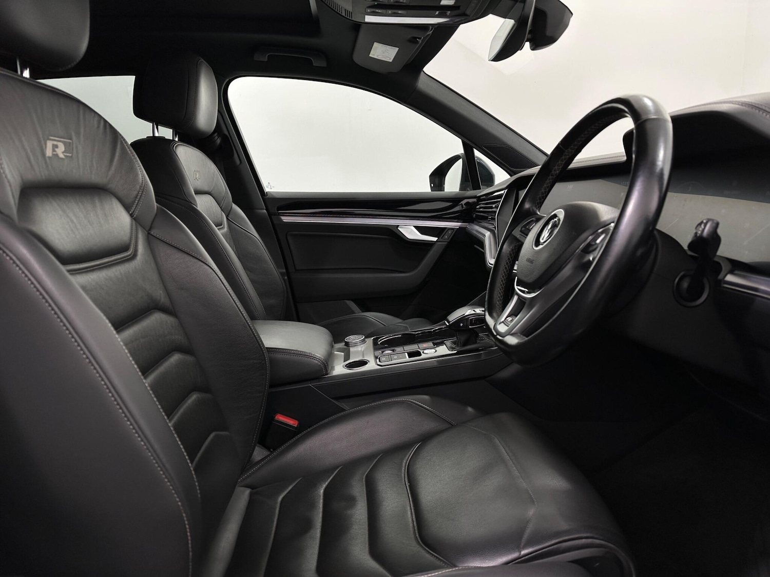 Used Volkswagen Touareg 2018 for sale - 76878507: Photo 31