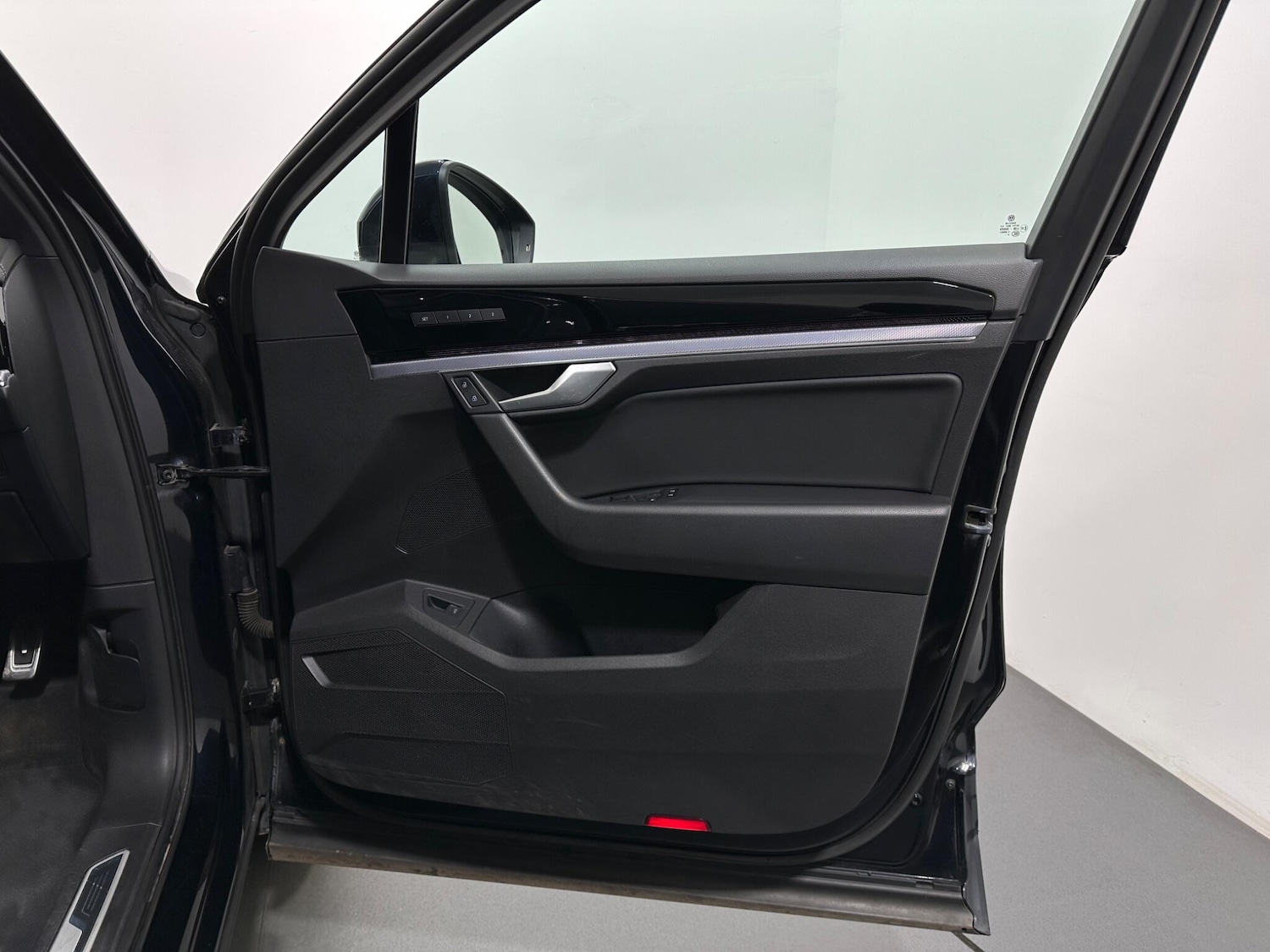 Used Volkswagen Touareg 2018 for sale - 76878507: Photo 33