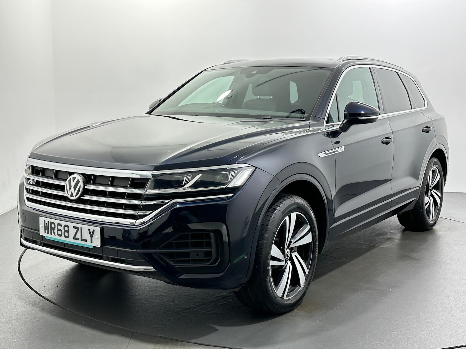 Used Volkswagen Touareg 2018 for sale - 76878507: Photo 4