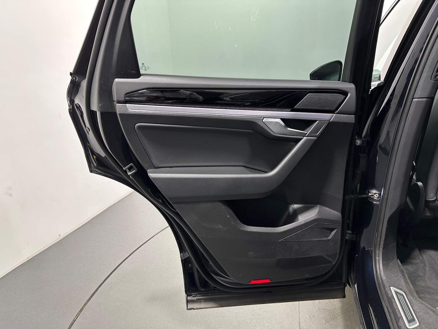 Used Volkswagen Touareg 2018 for sale - 76878507: Photo 41