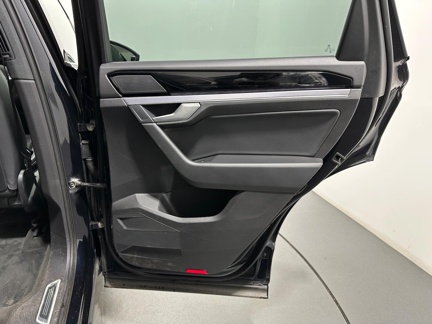 Used Volkswagen Touareg 2018 for sale - 76878507: Photo 44