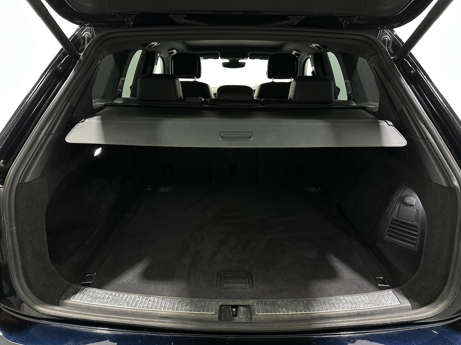 Used Volkswagen Touareg 2018 for sale - 76878507: Photo 48