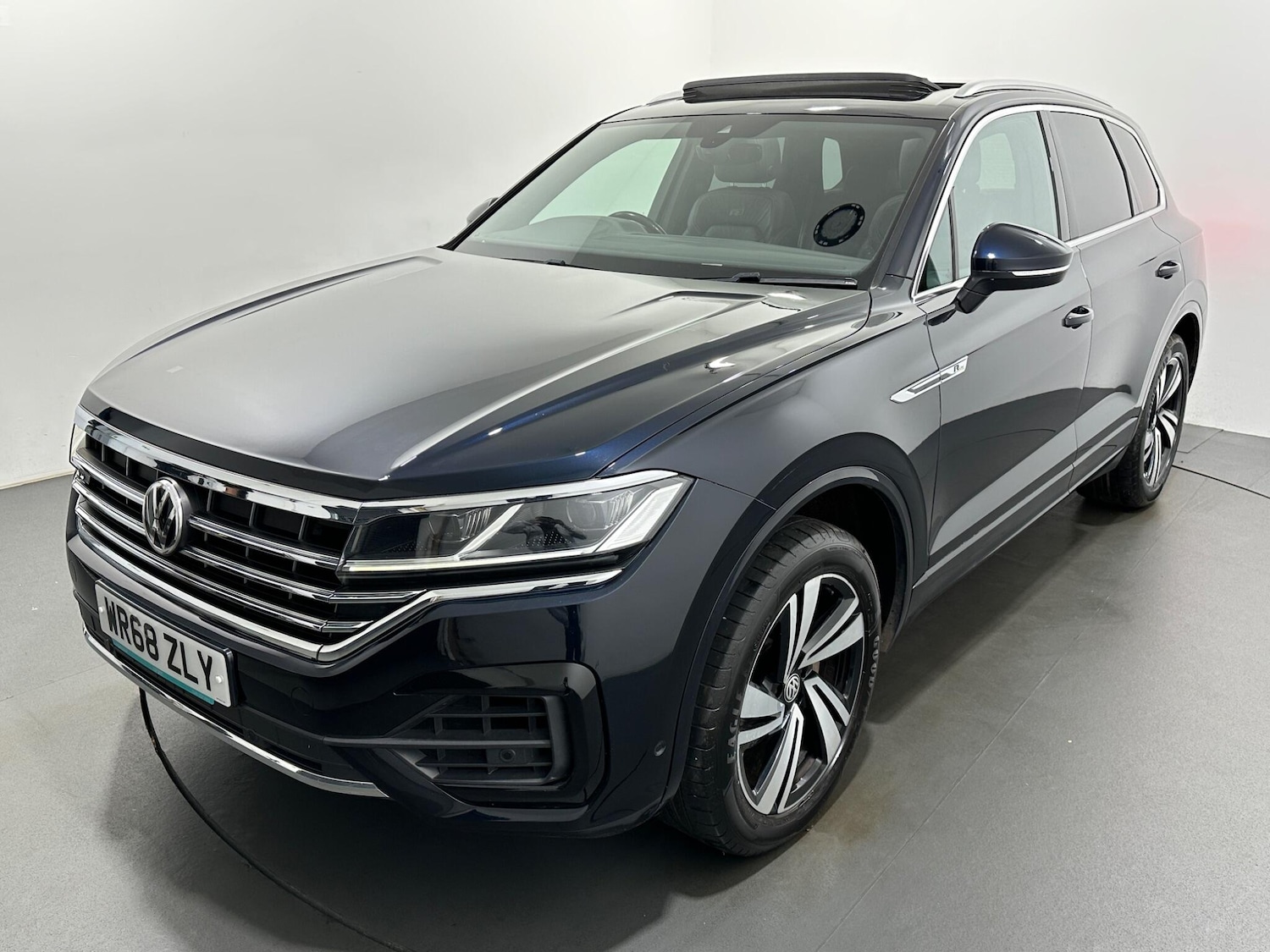 Used Volkswagen Touareg 2018 for sale - 76878507: Photo 56