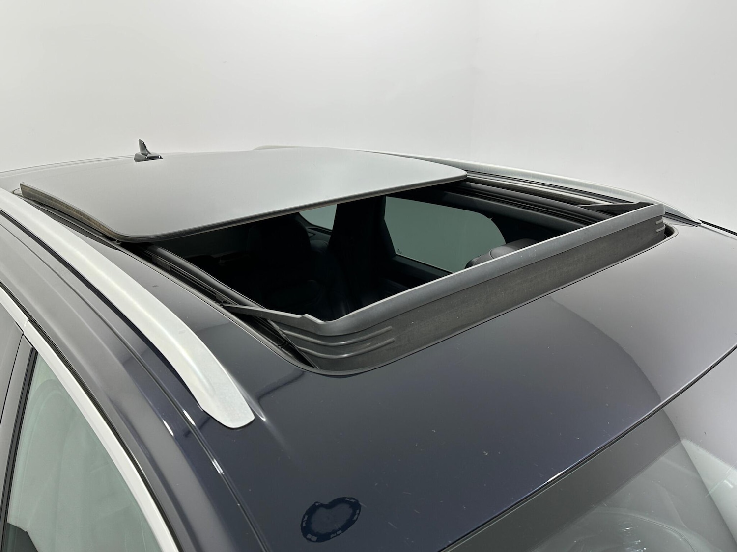 Used Volkswagen Touareg 2018 for sale - 76878507: Photo 57