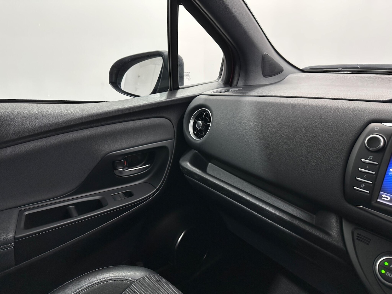 Used Toyota Yaris 2020 for sale - 77351726: Photo 26