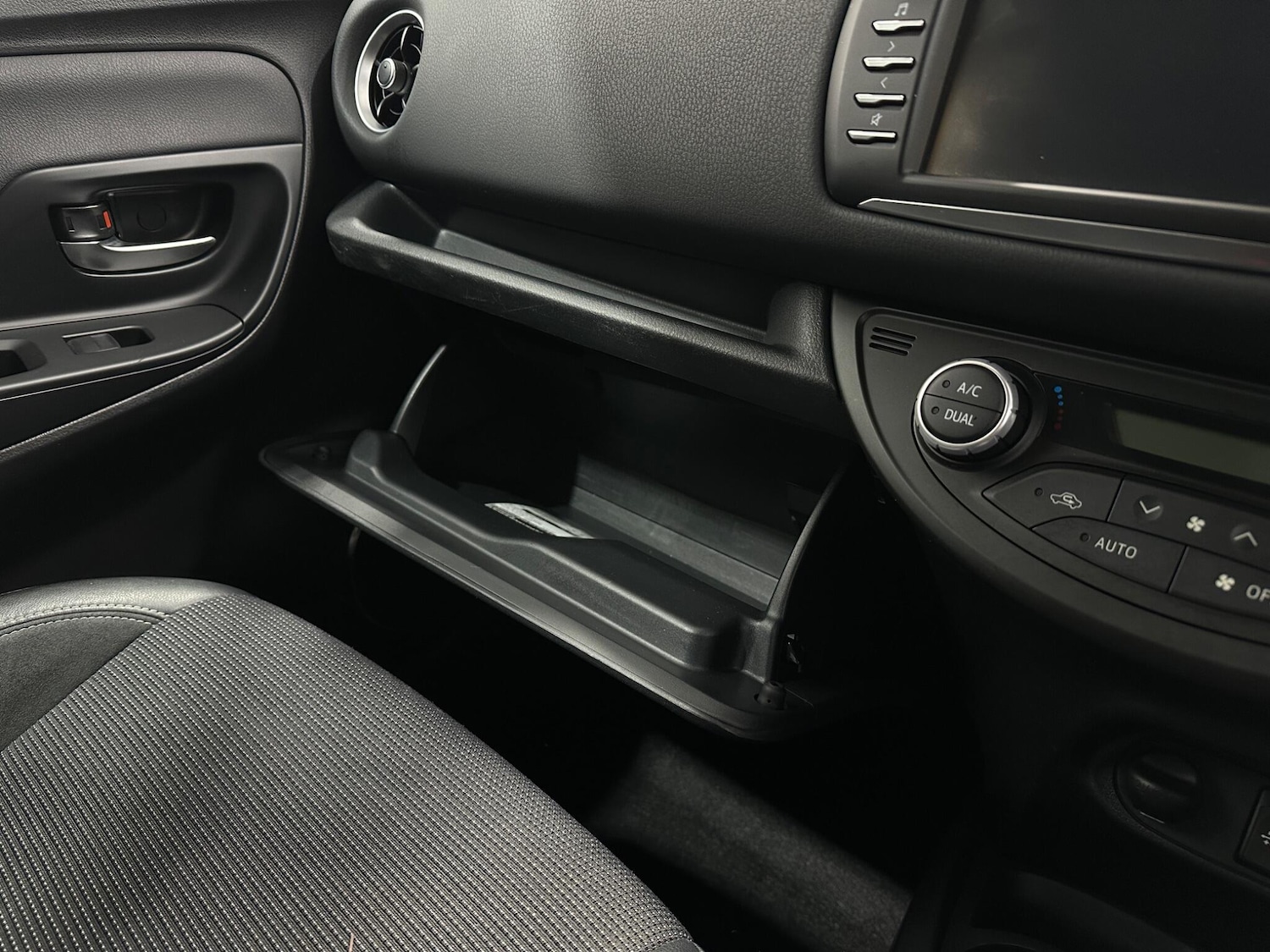 Used Toyota Yaris 2020 for sale - 77351726: Photo 27