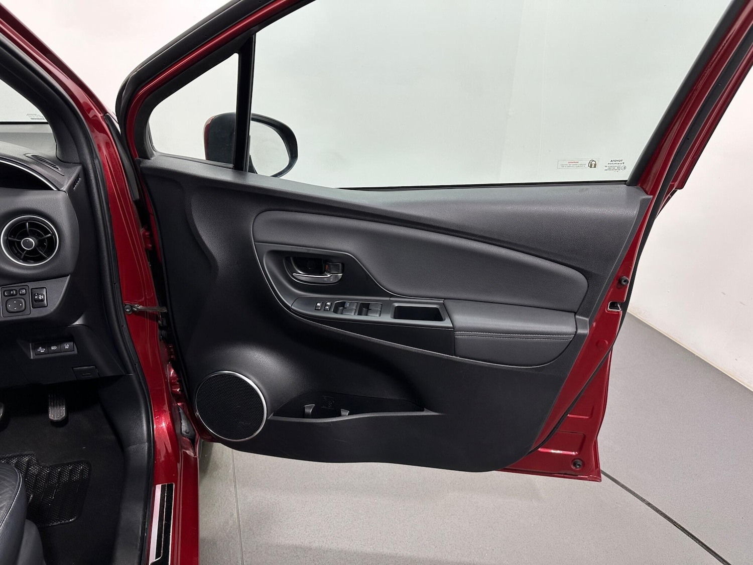 Used Toyota Yaris 2020 for sale - 77351726: Photo 32