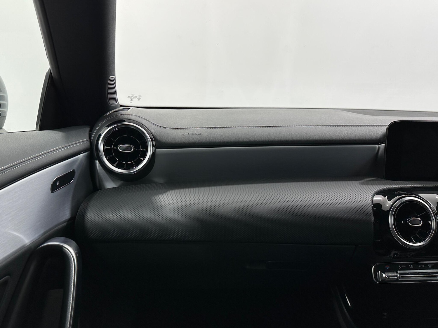 Used Mercedes-Benz CLA 2021 for sale - 77559049: Photo 31