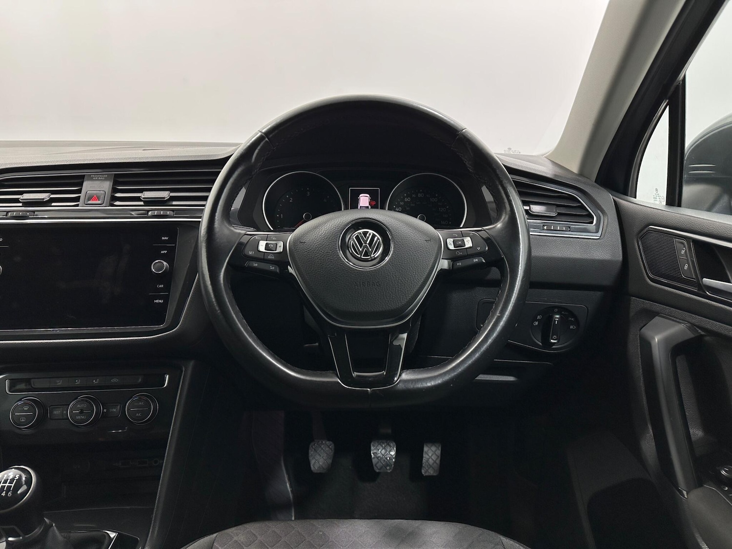 Used Volkswagen Tiguan 2018 for sale - 77441234: Photo 13