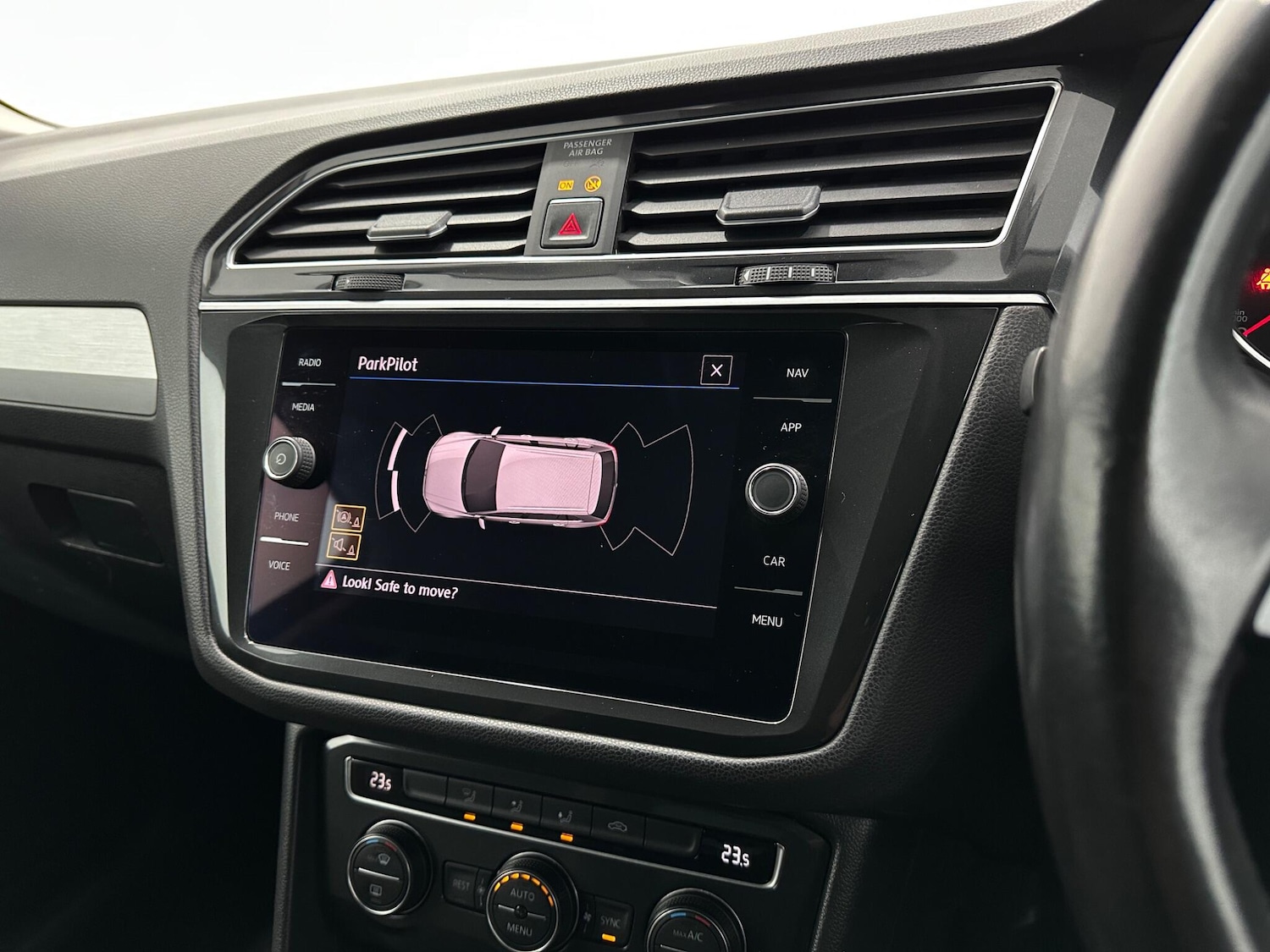 Used Volkswagen Tiguan 2018 for sale - 77441234: Photo 23