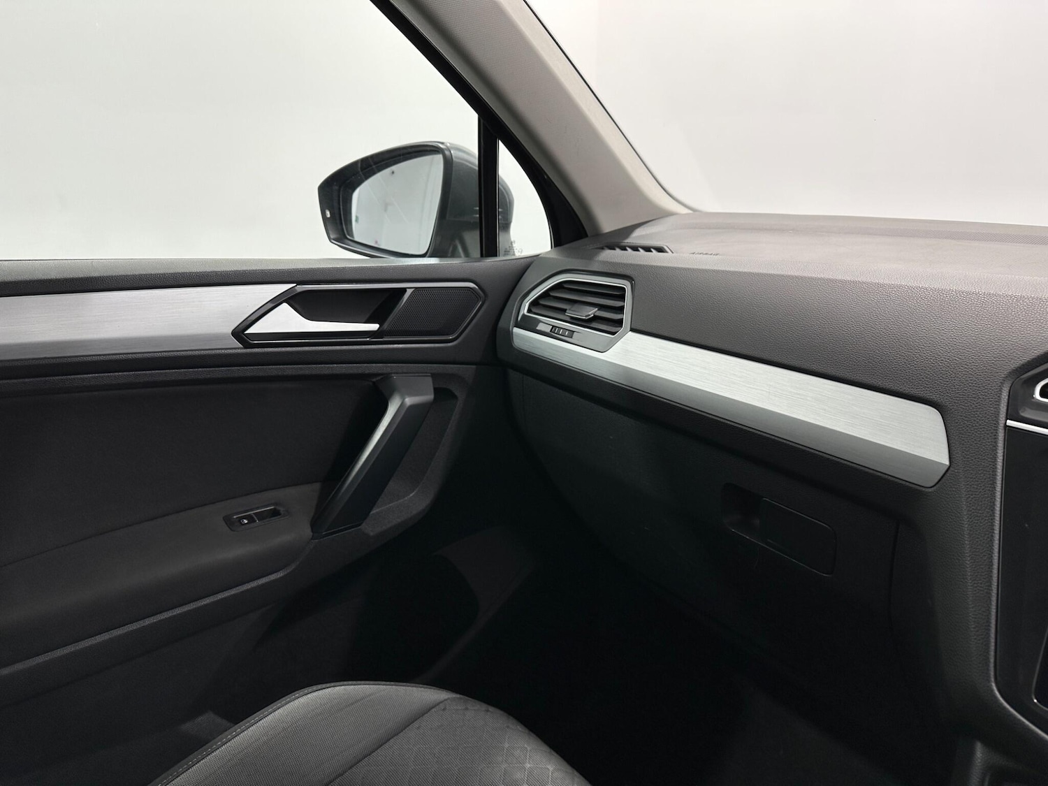 Used Volkswagen Tiguan 2018 for sale - 77441234: Photo 27