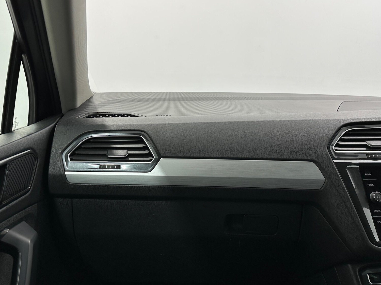 Used Volkswagen Tiguan 2018 for sale - 77441234: Photo 29