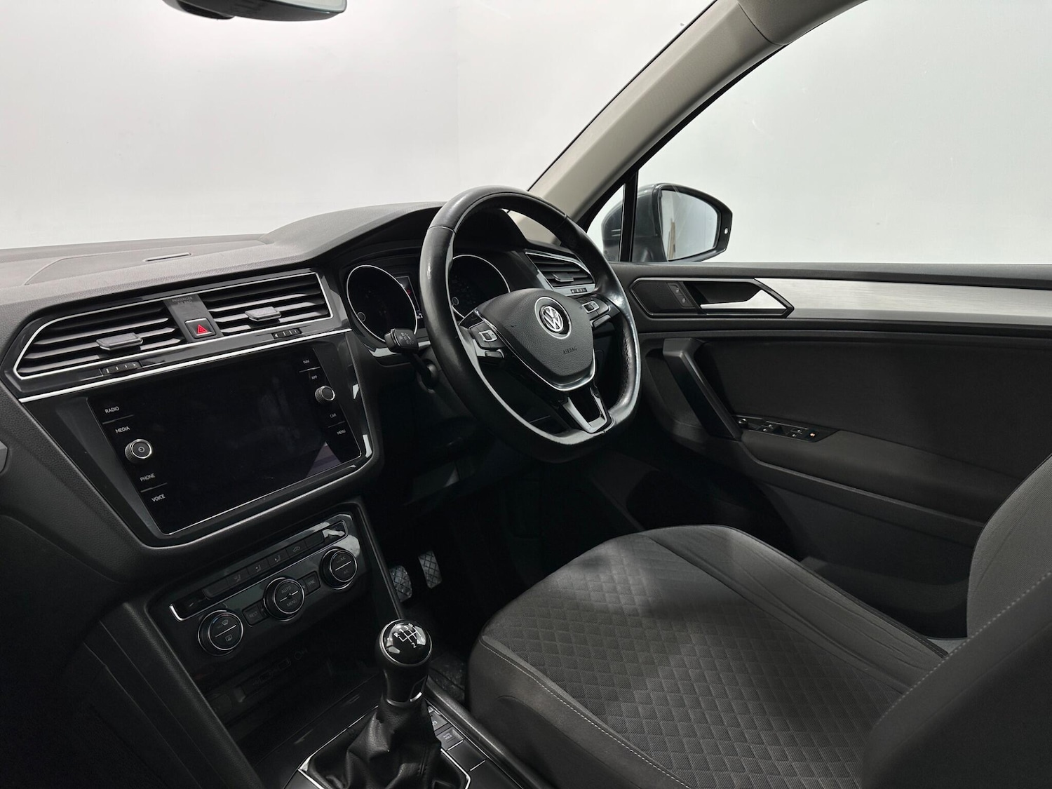 Used Volkswagen Tiguan 2018 for sale - 77441234: Photo 31