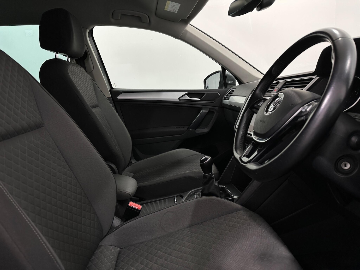 Used Volkswagen Tiguan 2018 for sale - 77441234: Photo 32