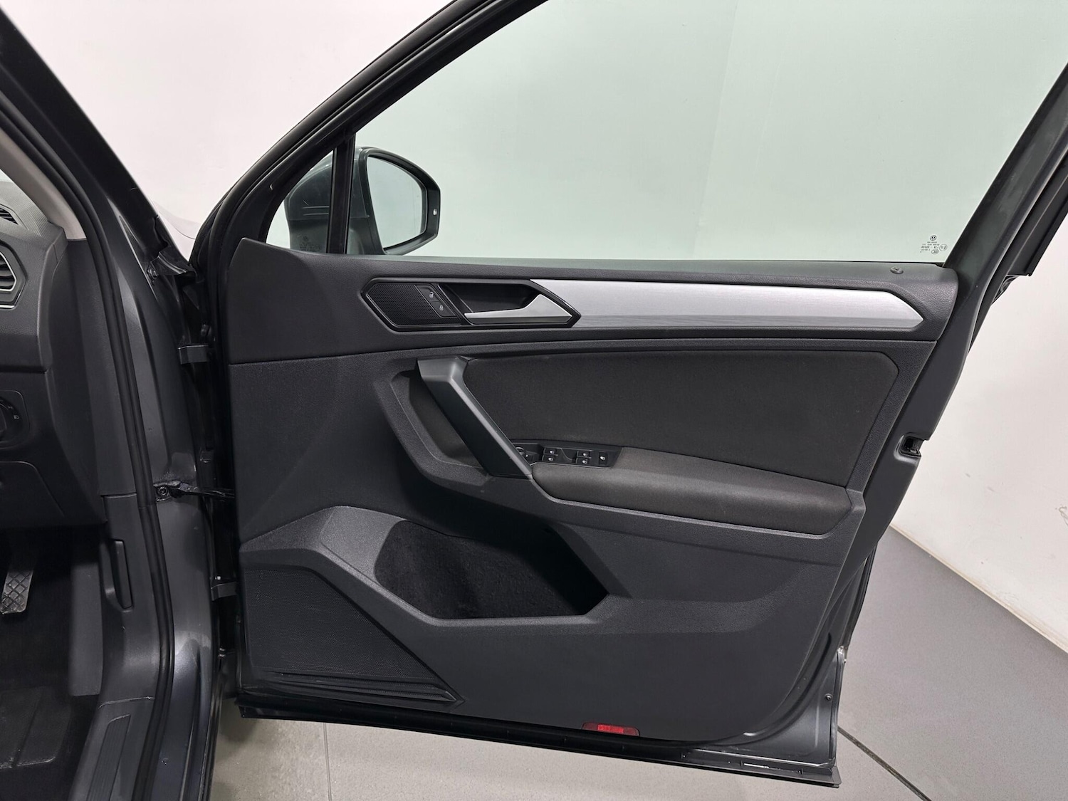 Used Volkswagen Tiguan 2018 for sale - 77441234: Photo 34