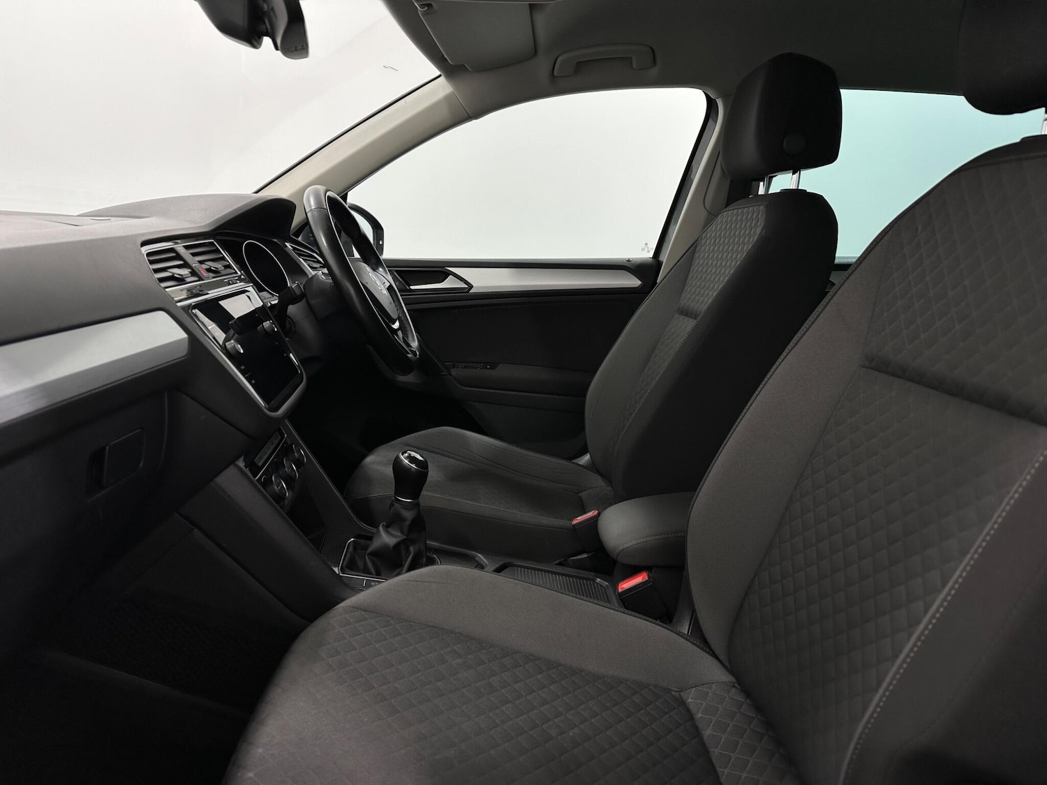 Used Volkswagen Tiguan 2018 for sale - 77441234: Photo 35