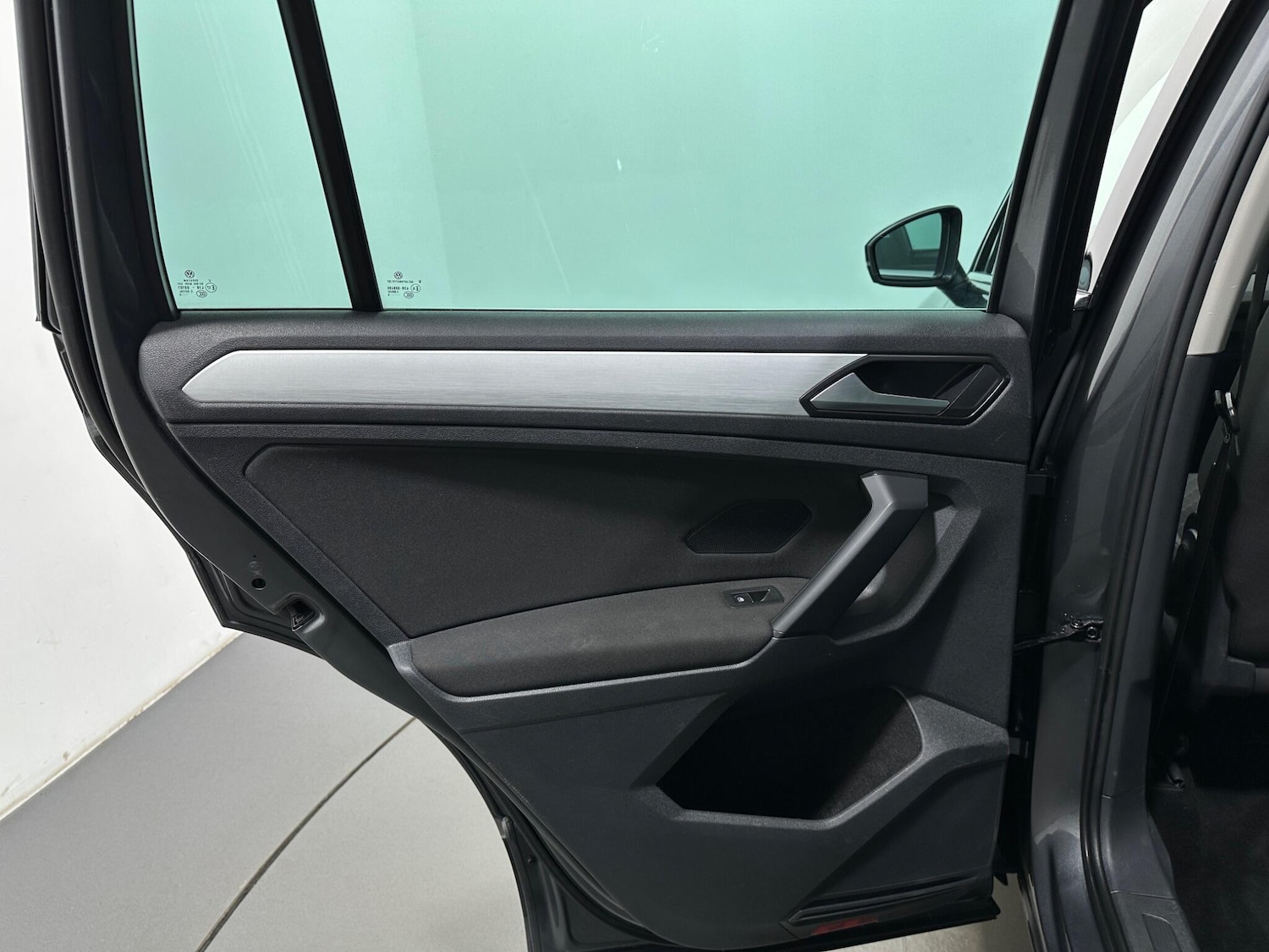 Used Volkswagen Tiguan 2018 for sale - 77441234: Photo 41