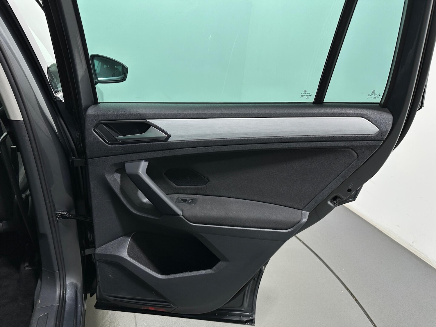 Used Volkswagen Tiguan 2018 for sale - 77441234: Photo 44