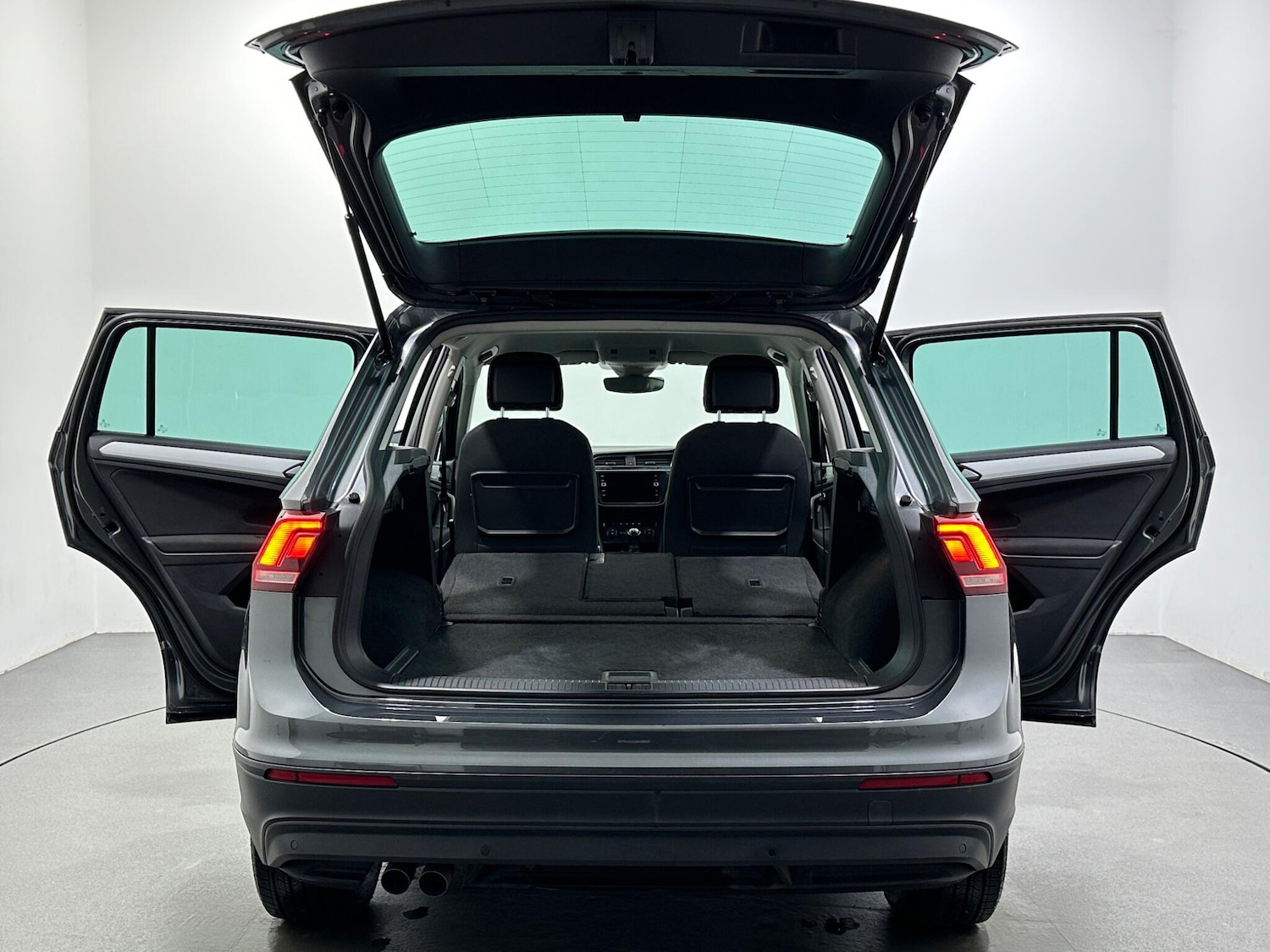 Used Volkswagen Tiguan 2018 for sale - 77441234: Photo 45