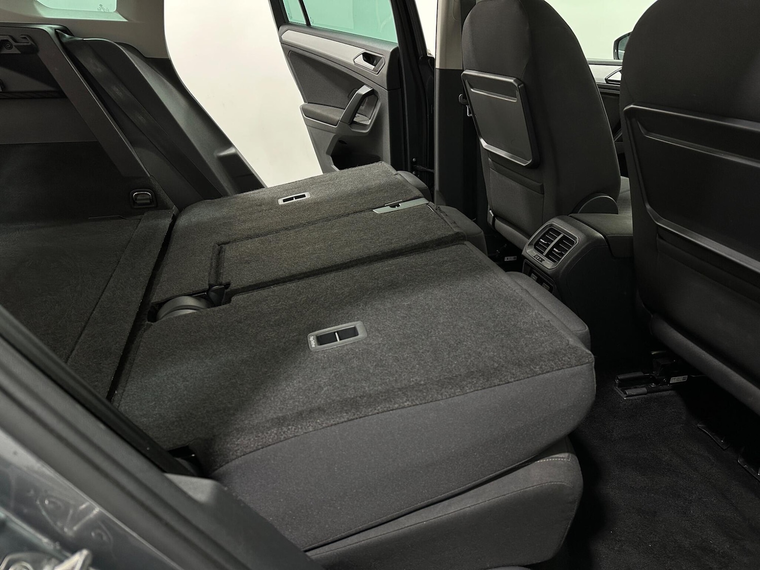 Used Volkswagen Tiguan 2018 for sale - 77441234: Photo 47