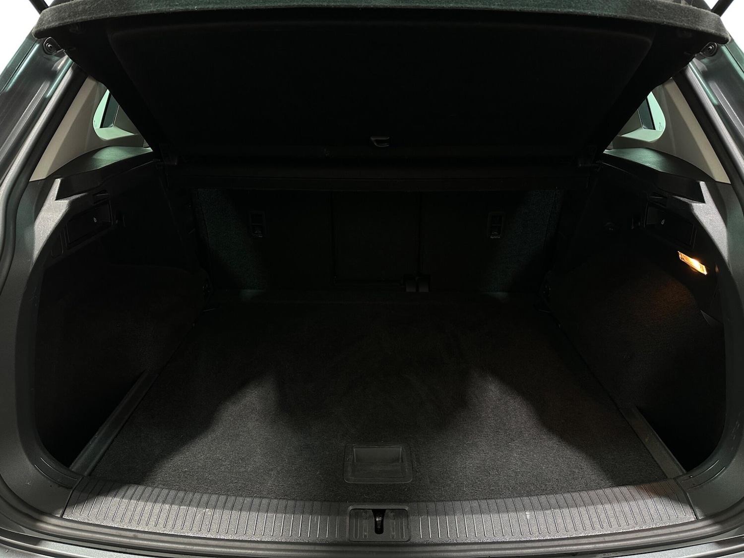 Used Volkswagen Tiguan 2018 for sale - 77441234: Photo 48