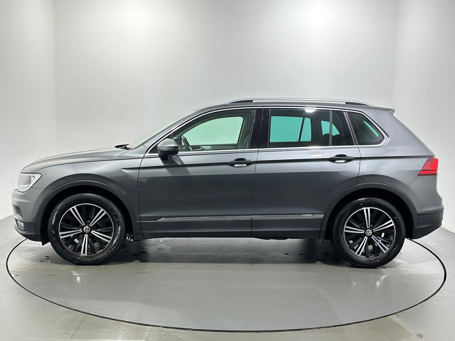 Used Volkswagen Tiguan 2018 for sale - 77441234: Photo 5