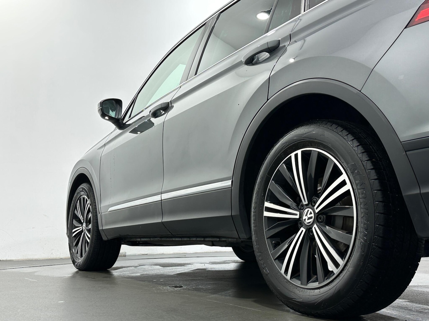 Used Volkswagen Tiguan 2018 for sale - 77441234: Photo 51