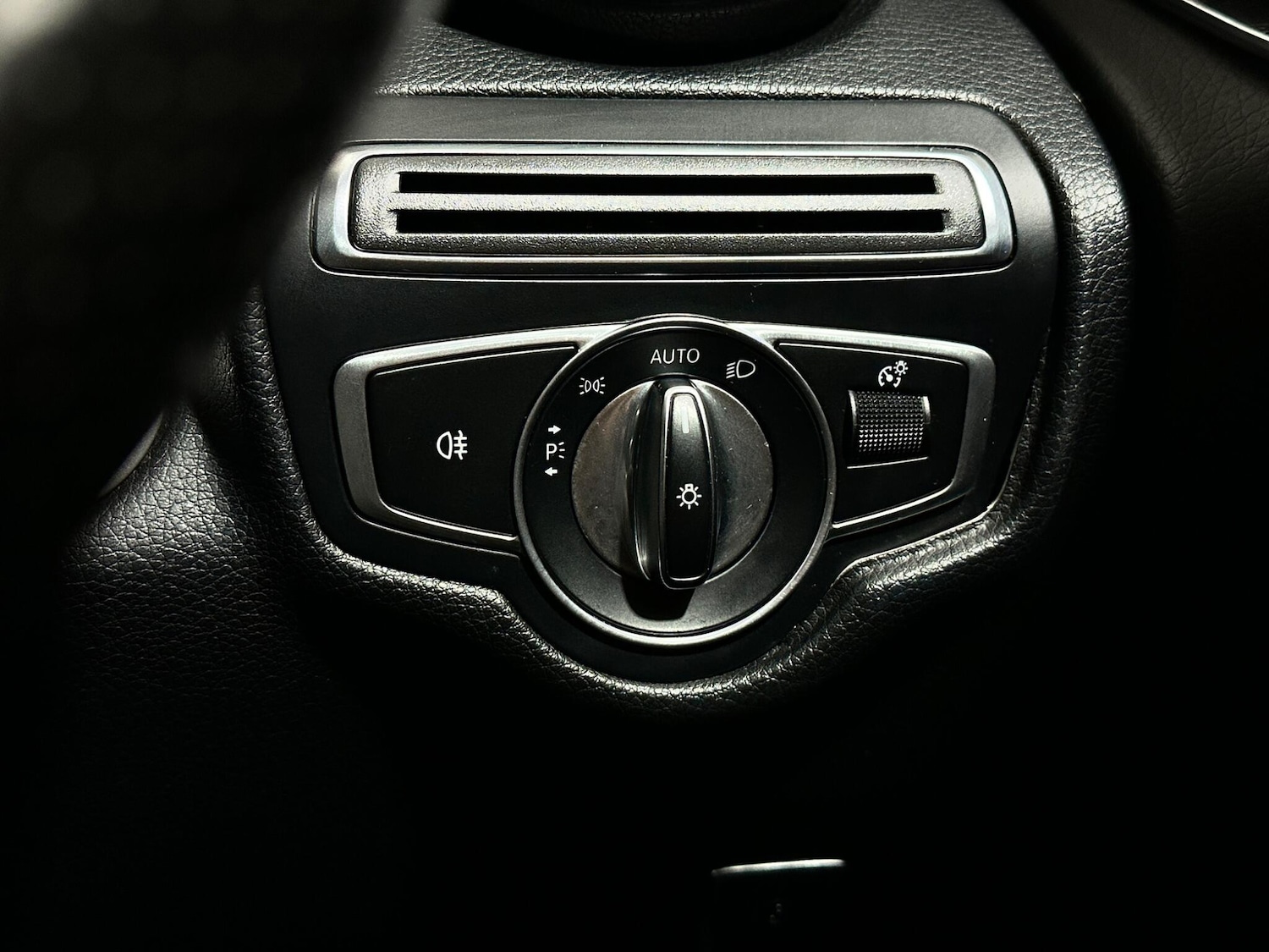 Used Mercedes-Benz GLC 2018 for sale - 77738456: Photo 17