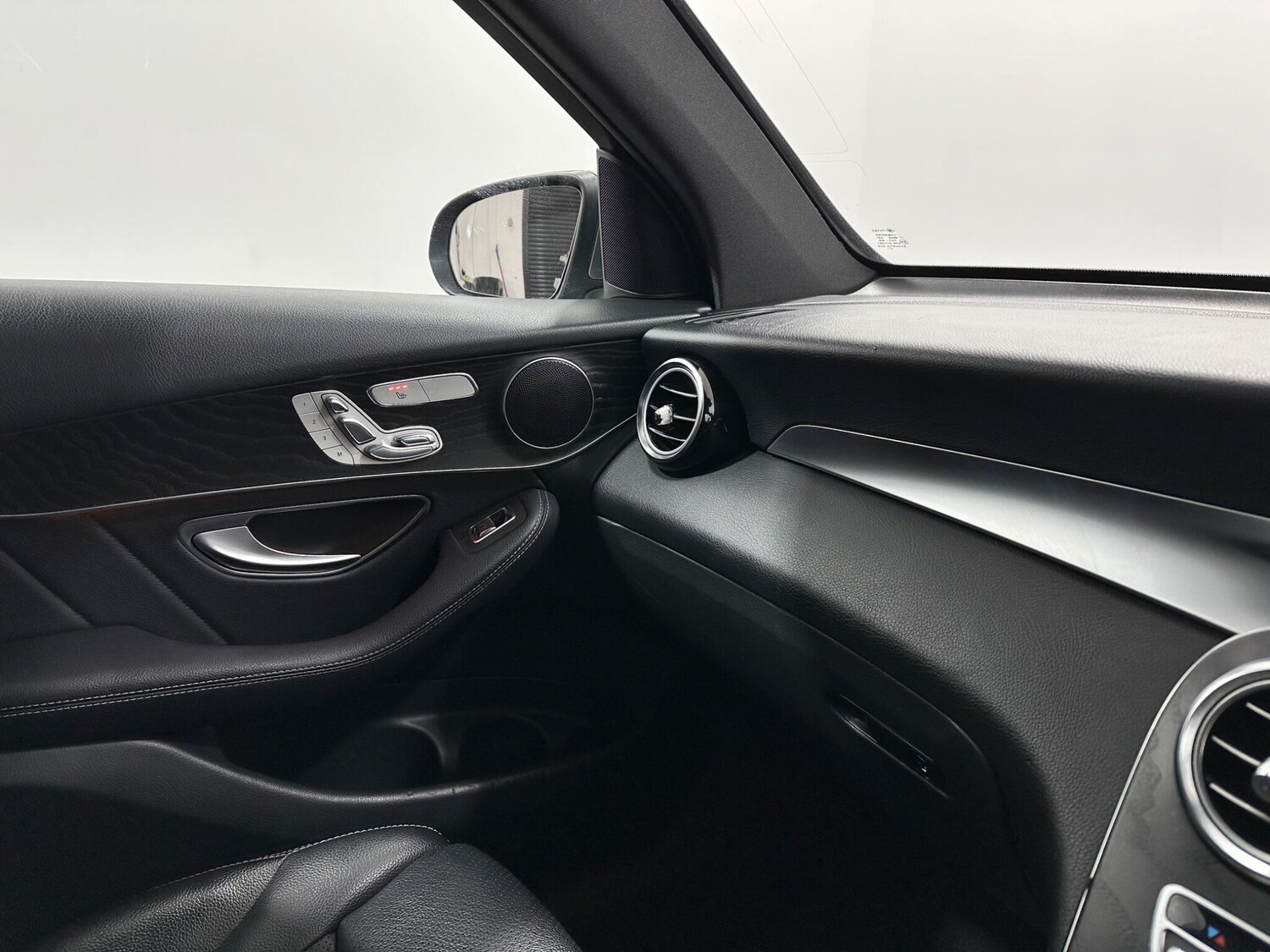 Used Mercedes-Benz GLC 2018 for sale - 77738456: Photo 27