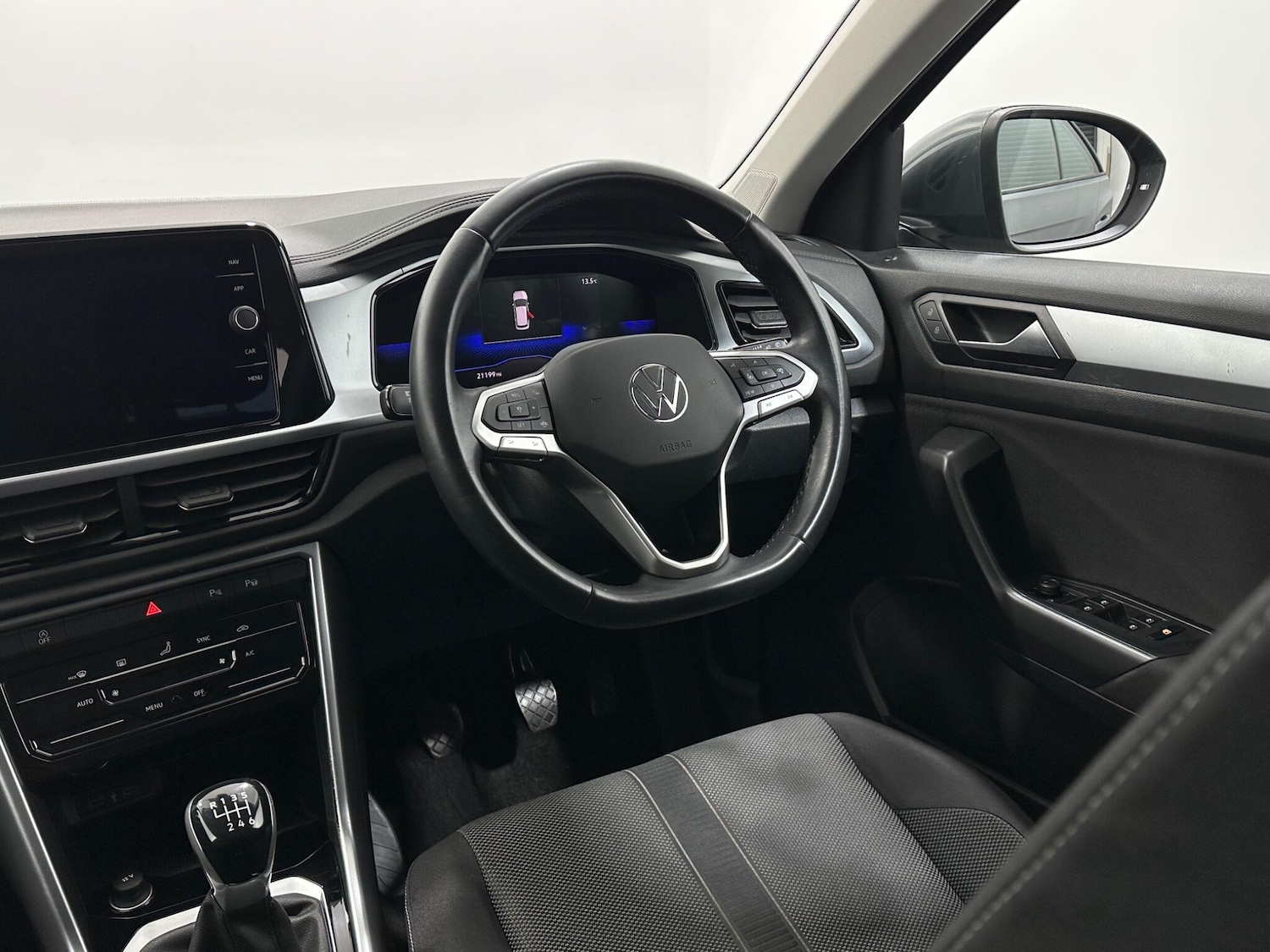 Used Volkswagen T-Roc 2022 for sale - 76878634: Photo 11