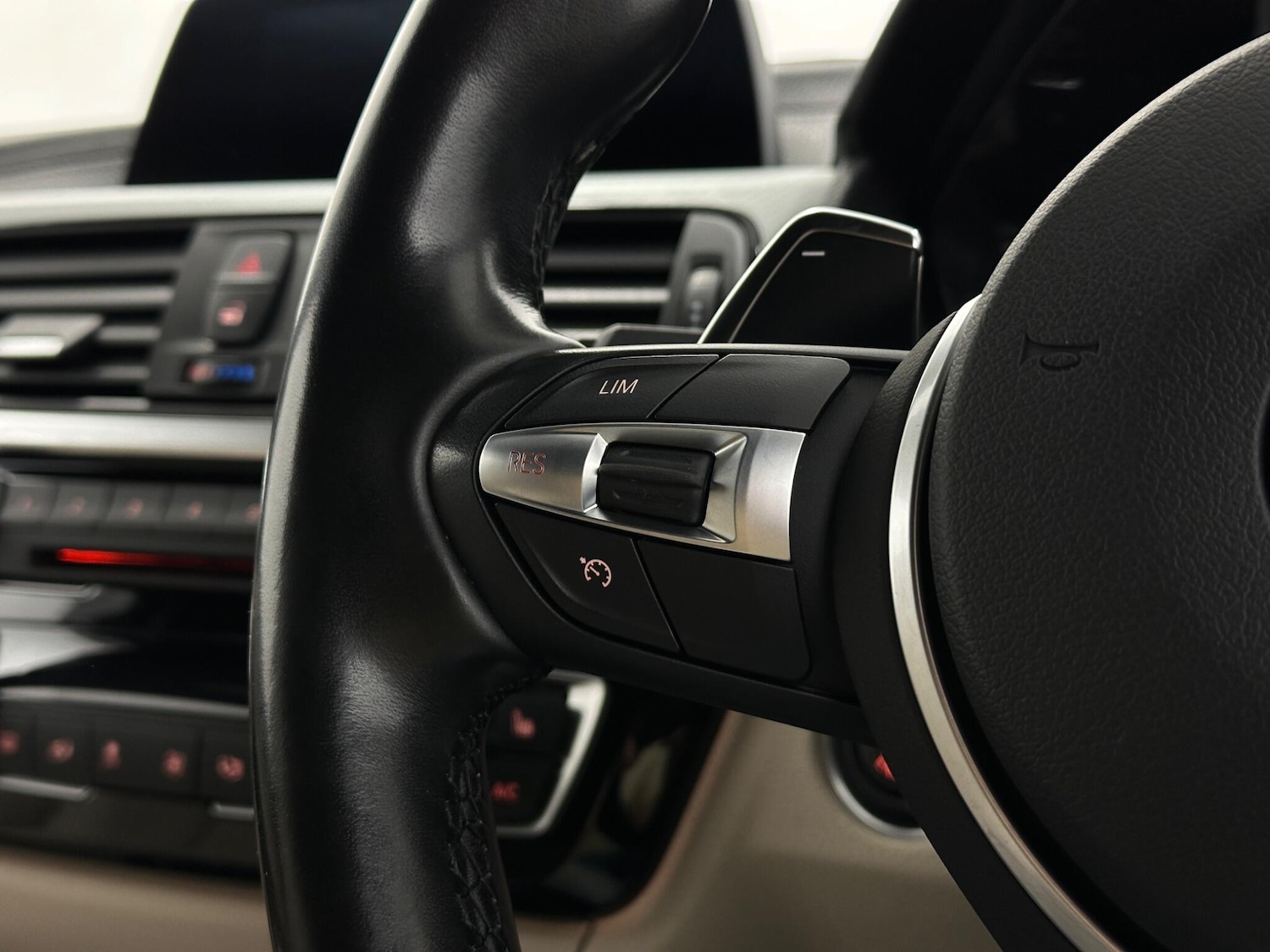 Used BMW 3 Series 2018 for sale - 76878454: Photo 14