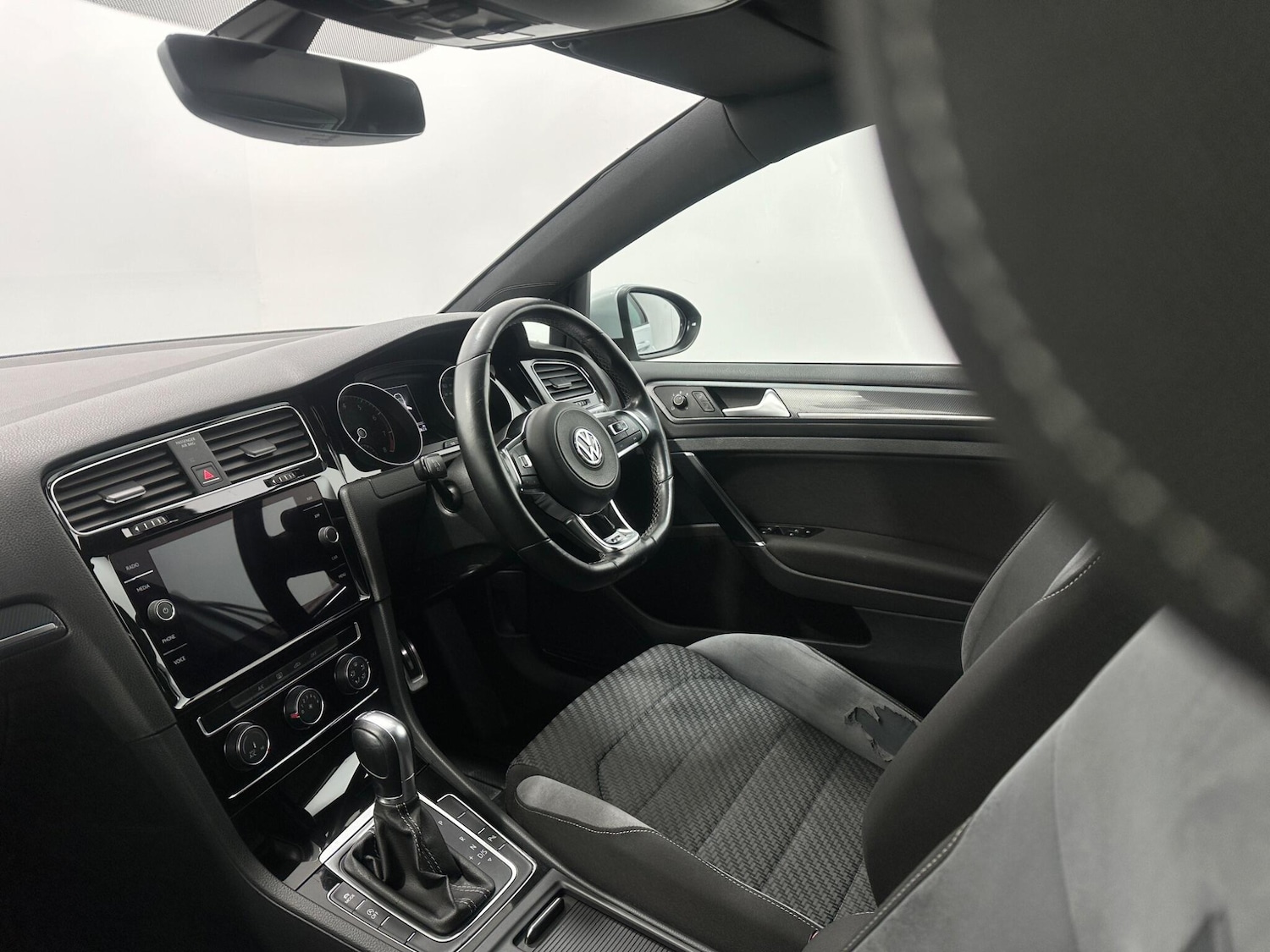 Used Volkswagen Golf 2018 for sale - 77784189: Photo 31