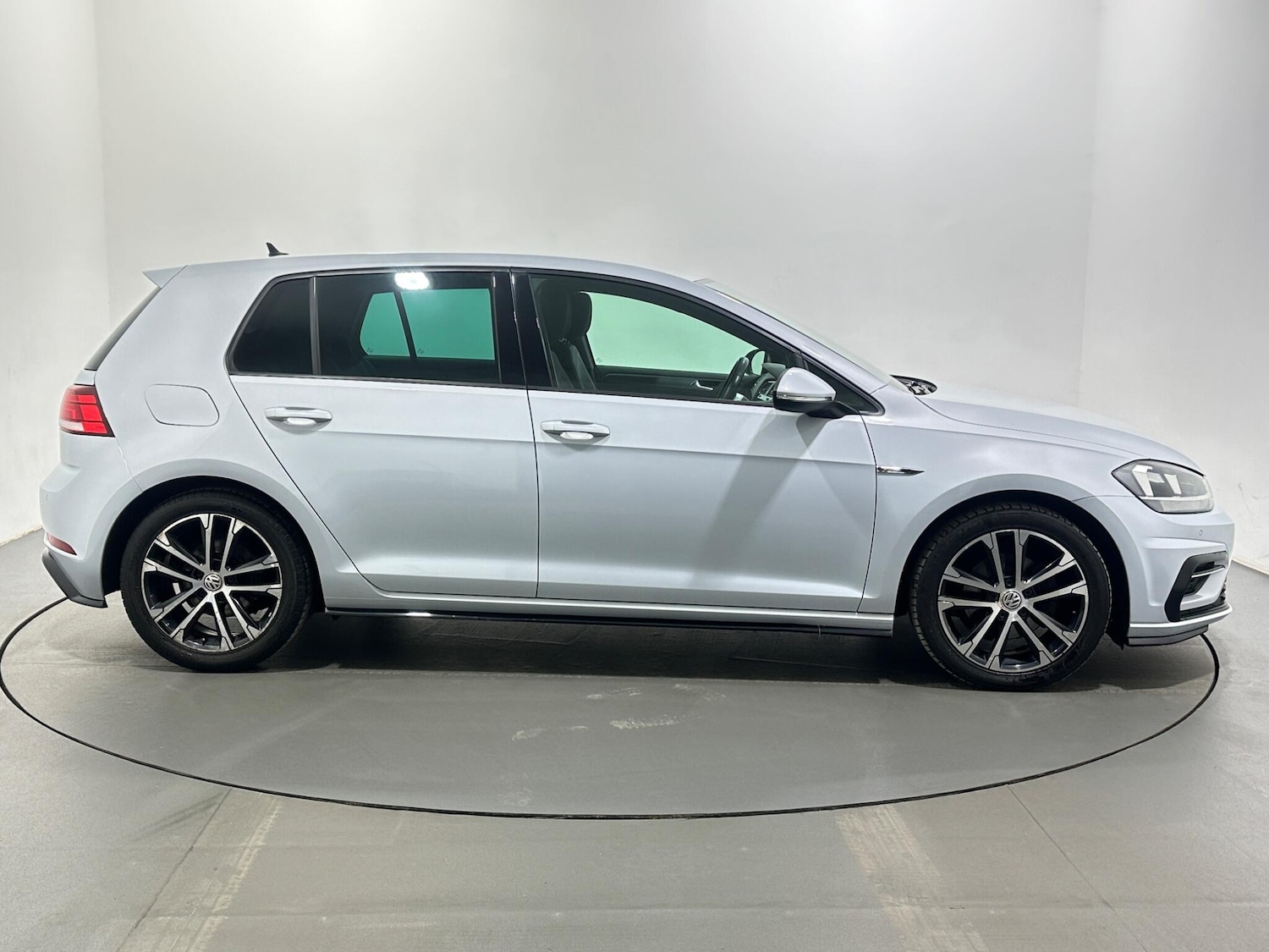 Used Volkswagen Golf 2018 for sale - 77784189: Photo 9