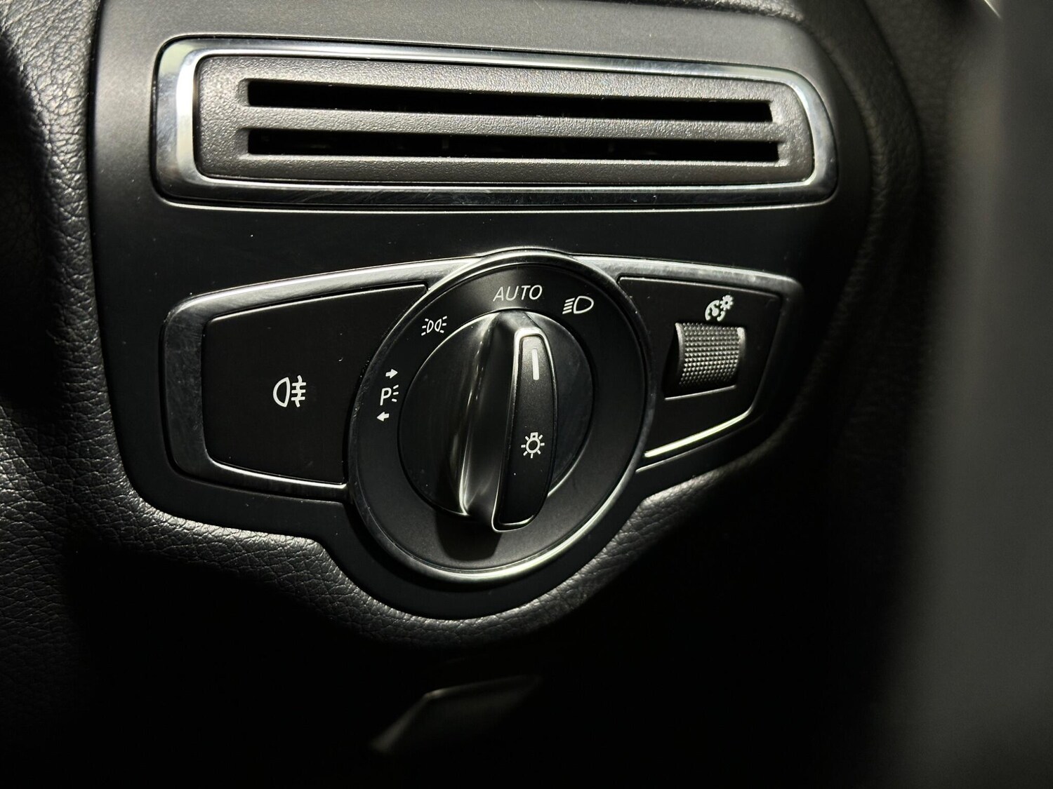 Used Mercedes-Benz C Class 2018 for sale - 77838649: Photo 18