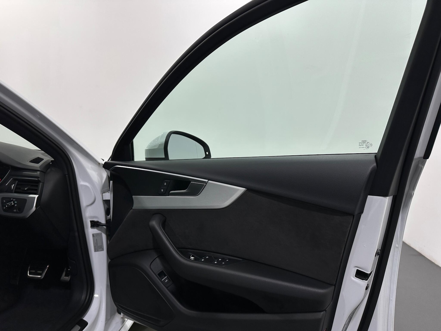 Used Audi A4 2019 for sale - 77290929: Photo 33