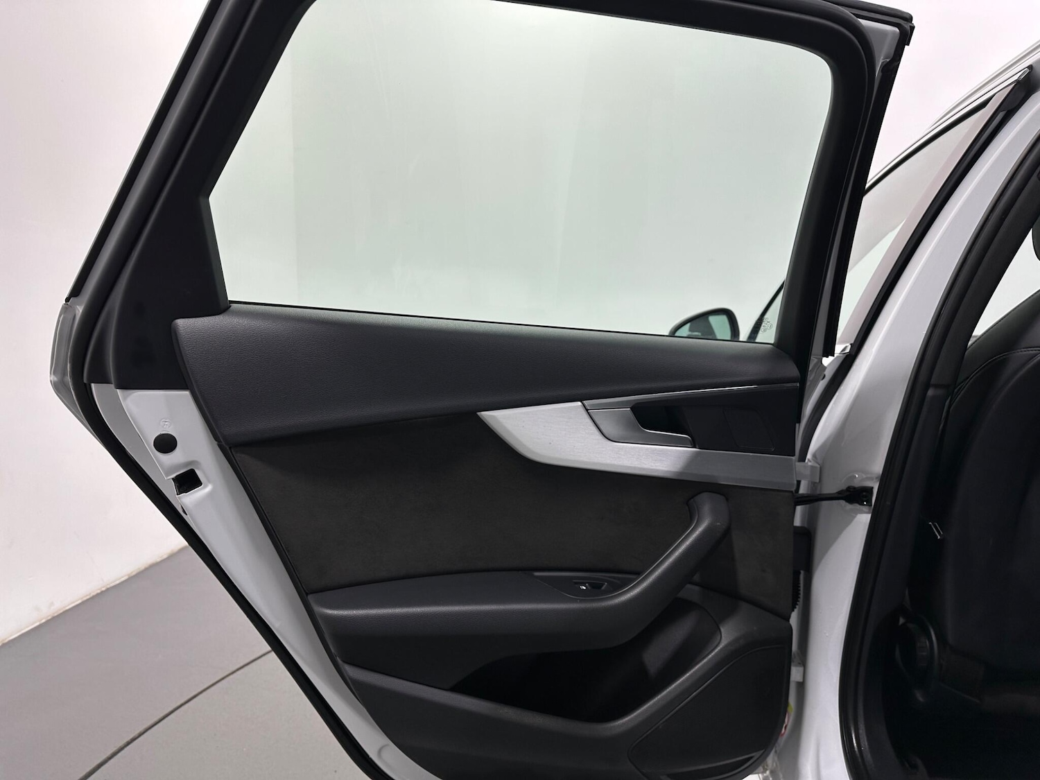 Used Audi A4 2019 for sale - 77290929: Photo 40